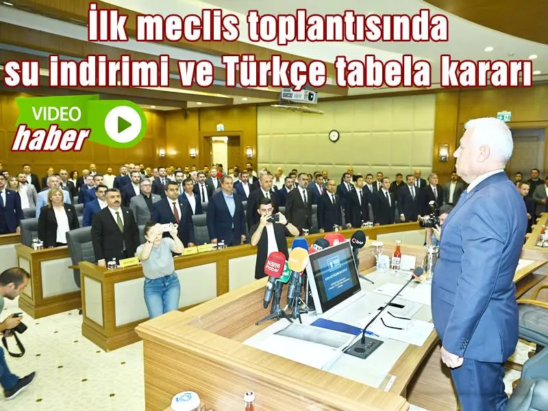 Bursa Büyükşehir Belediye Meclisi Başkan Mustafa Bozbey başkanlığında ilk kez toplandı. Toplantıya 106 meclis üyesinden 105’i katılırken, ilk toplantıda Başkan Bozbey’in önergesiyle suya yüzde 25 indirim ve tabelalarda Türkçe dil kullanımı kararı oy birliğiyle meclisten geçti.