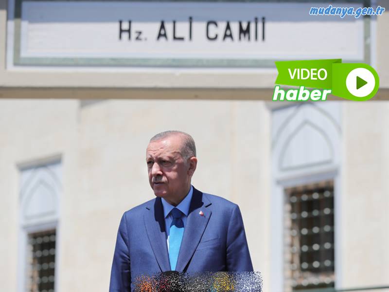 Cumhurbaşkanı Erdoğan, cuma namazını kıldığı Üsküdar'daki Hz. Ali Camisi'nin çıkışında basın mensuplarının sorularını yanıtladı. 