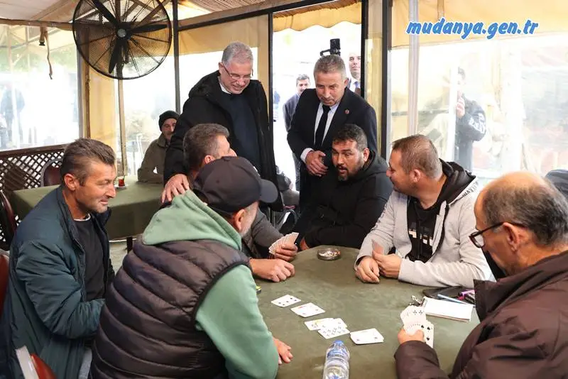 Yıllarca Zeytin Hali Çarşısı olarak hizmet veren günümüzde kahvehaneler bölgesi olarak kullanılan Hal Meydanı’nın tarihi dokusunu ortaya çıkaracak proje çalışmaları Mudanya Belediyesi'nce  tamamlandı.